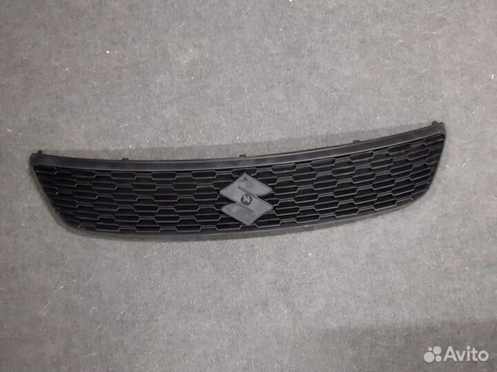 Решетка радиатора Suzuki Swift