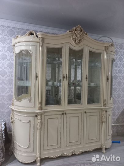 Шкаф сервант