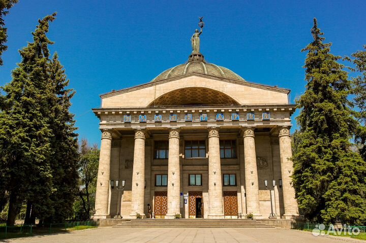 Экскурсовод по городу (авто), на воде (катер)