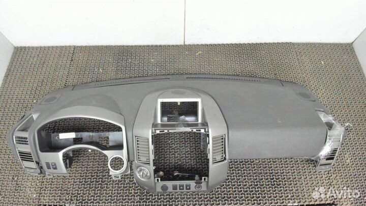 Панель передняя салона Nissan Armada, 2006