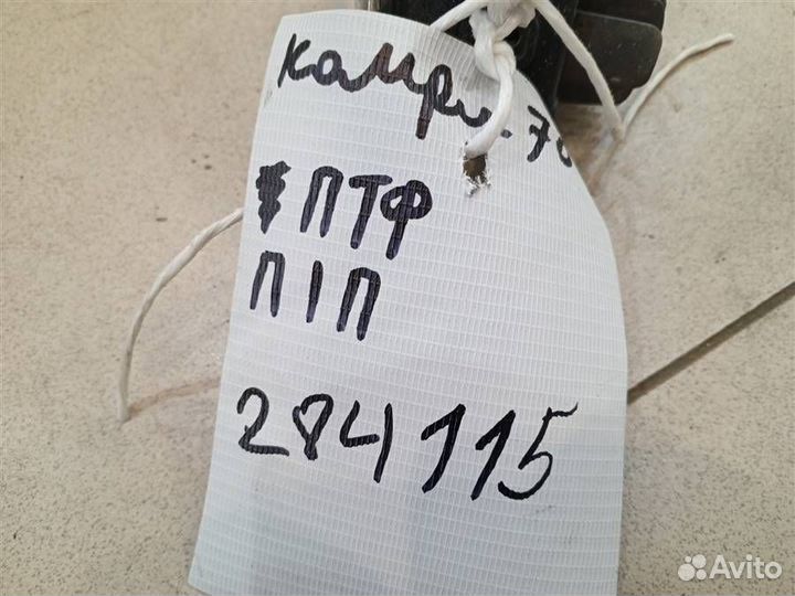 Фара противотуманная правая Toyota Camry XV70 201