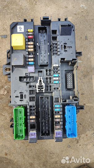 Блок предохранителей салонный Zafira B Astra H