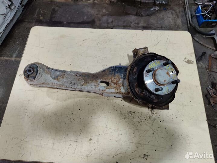 Ступица задняя левая с рычагом Mitsubishi Lancer 7