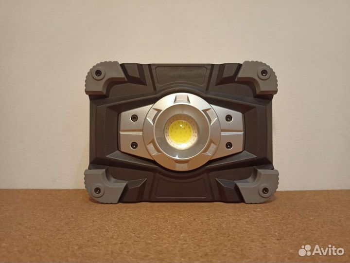 Аккумуляторный прожектор