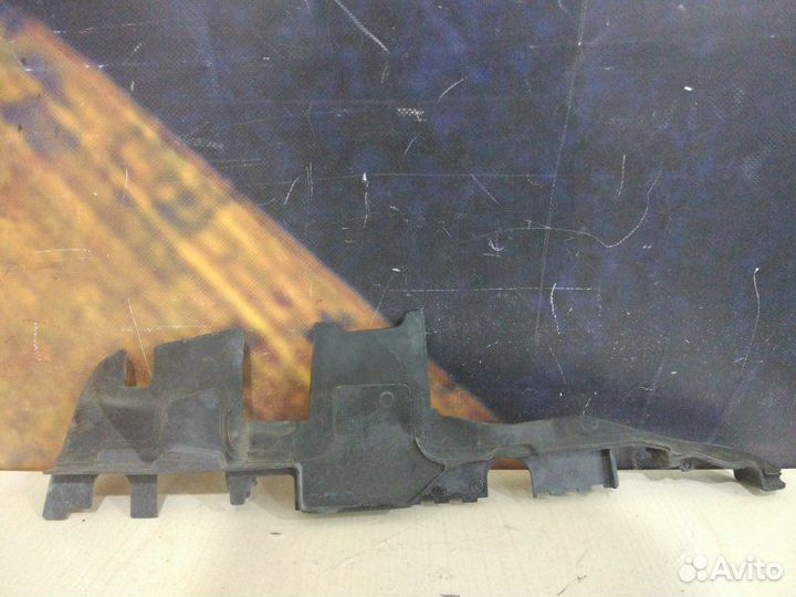 Воздуховод радиатора левый Audi A4 B6 AMB 2001