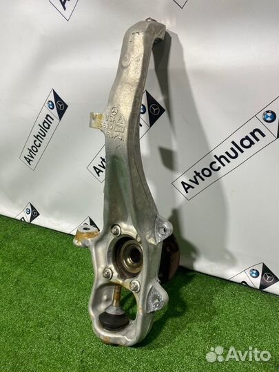 Кулак поворотный передний правый Mercedes-Benz