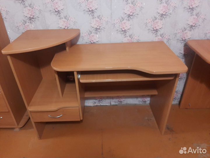 Компьютерный стол