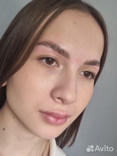 Визажист бровист