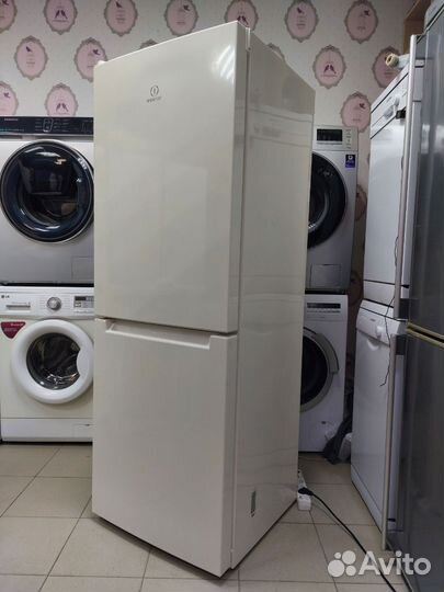 Холодильник Indesit бежевый 167х60х60