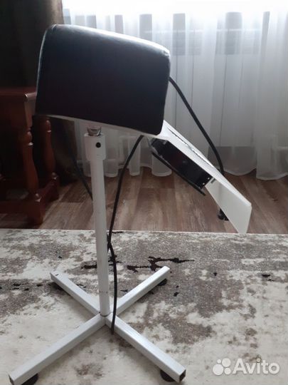 Стойка с пылесосом для педикюра