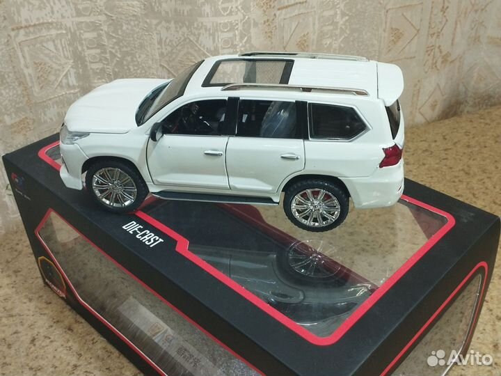 Lexus с дымом в коробке модель в масштабе 1:24