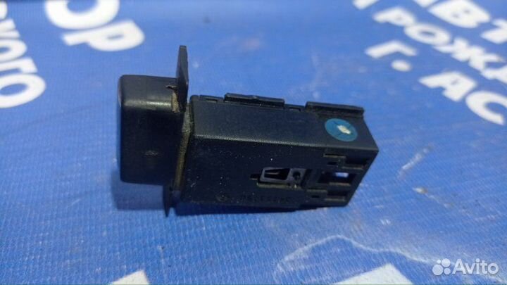 Кнопка кондиционера Nissan Primera P11 седан