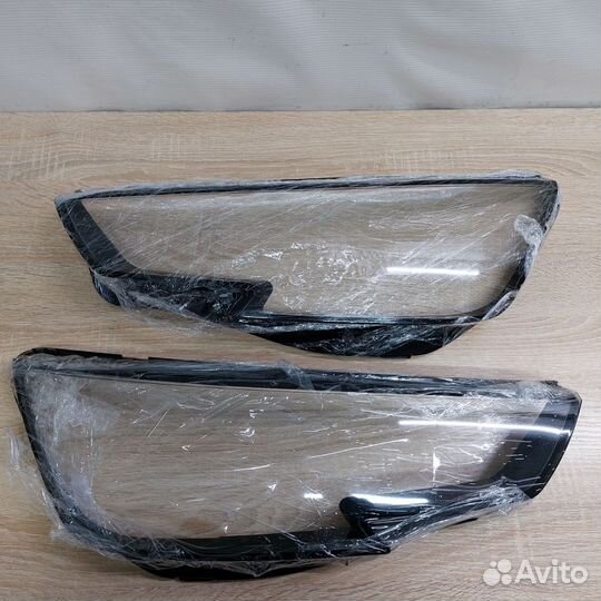 Стекла фар Audi A4 B9