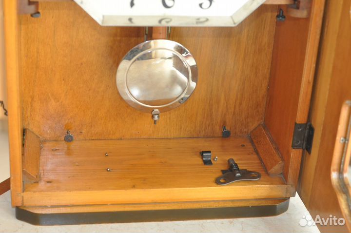 Старинные четвертные настенные часы очз- Янтарь