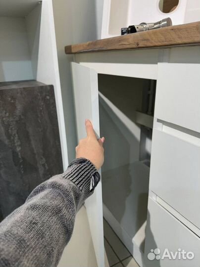 Кухня белая 220 см. В наличии