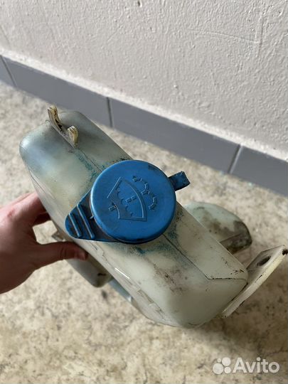 Бачек омывателя 4.4L Audi A6 C4