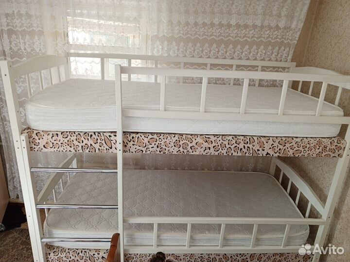 Детская двухярусная кровать