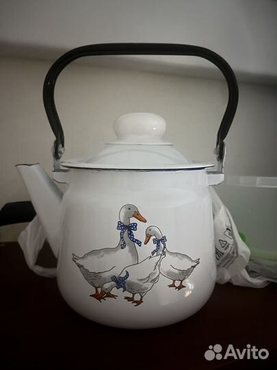 Чайник эмалированный новый с гусями