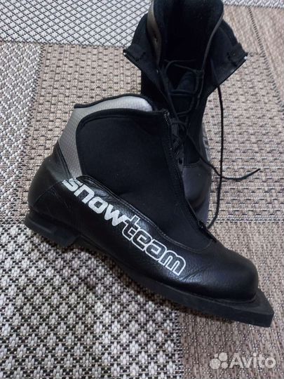 Лыжные ботинки