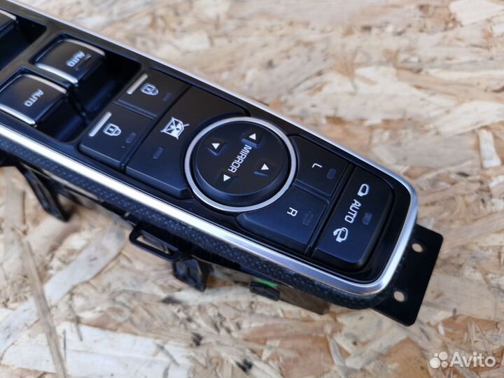 Kia Quoris KH Блок кнопок водительской двери