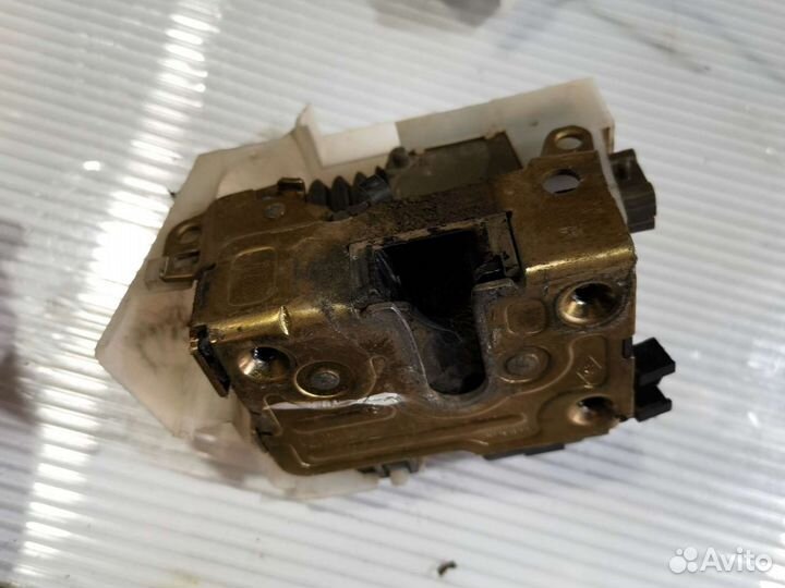 Замок двери передний левый renault scenic 1