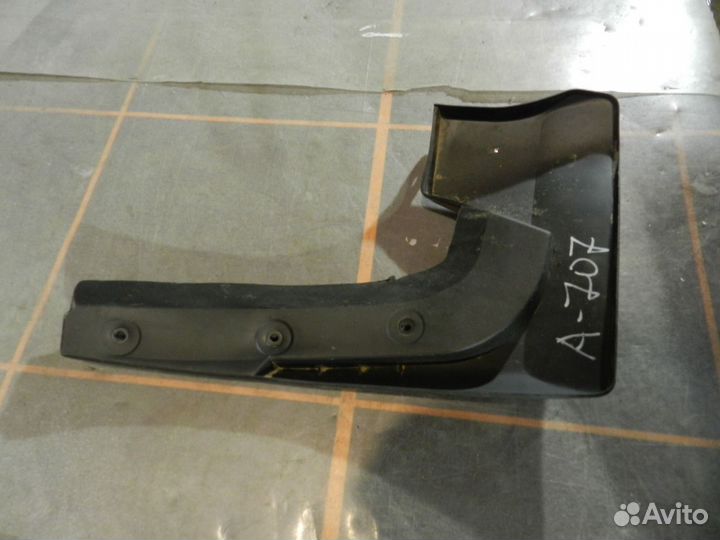 Брызговик задний правый - Toyota RAV 4