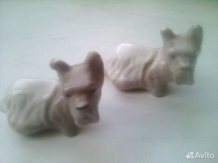 Фарфоровые фигурки собак лфз (высота до 4 см)