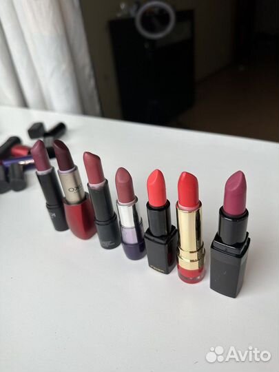 Помады, тушь, блеск, тональные основы косметика