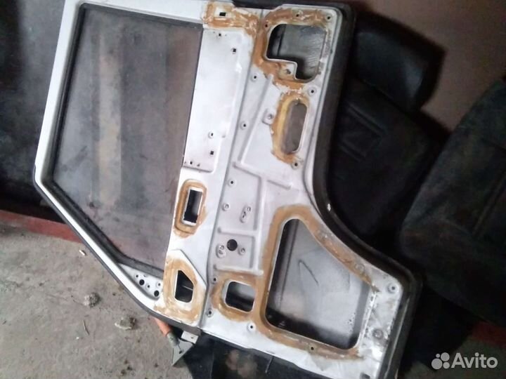 Двери мерседес мВ 100