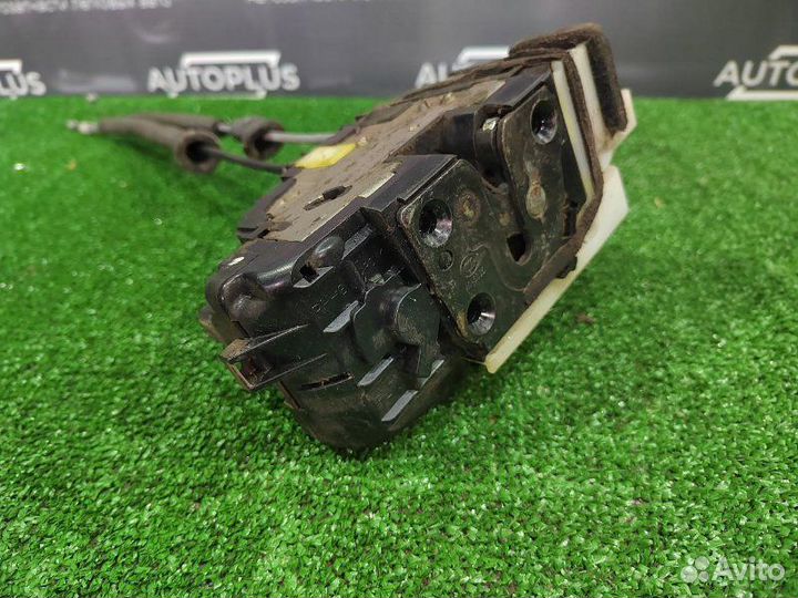 Замок двери передний правый Hyundai Elantra HD