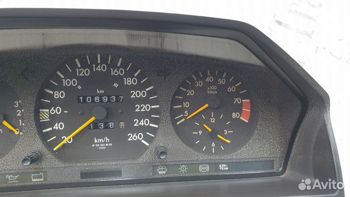 Приборная панель на Mercedes-Benz W124