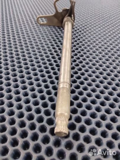 Suzuki RF900R T703 вал кпп