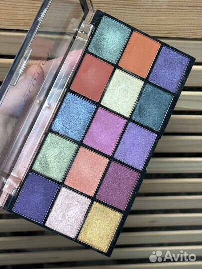 Палетка теней revolution