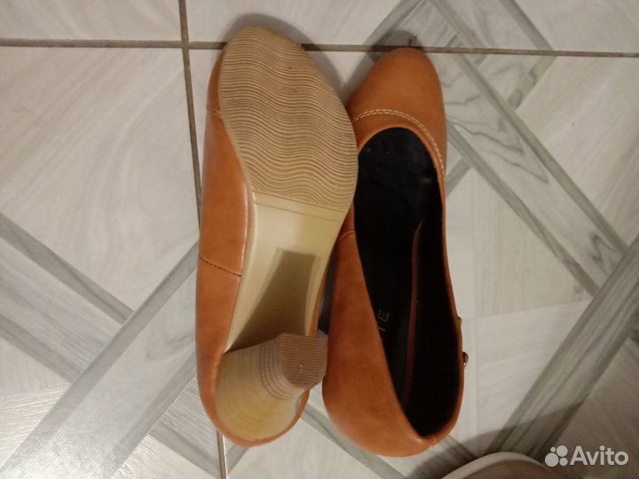 Туфли новые,40 но на 39