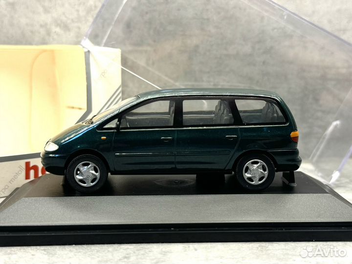 Модель автомобиля Volkswagen Sharan 1:43