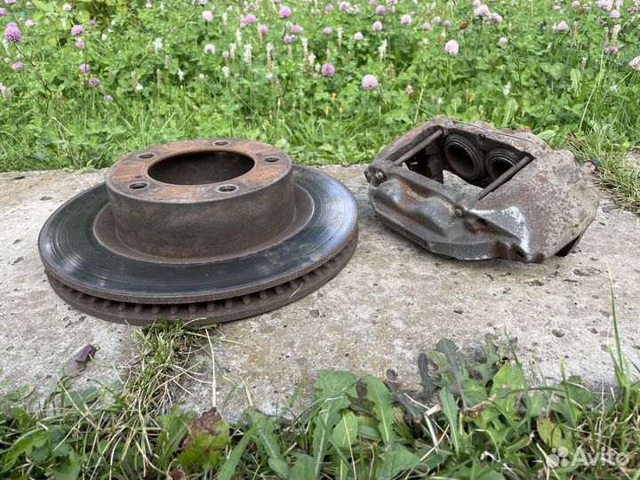 Комплект передних дисков с суппортами