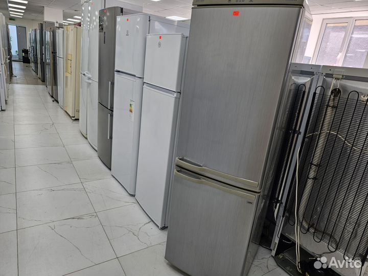 Холодильник Samsung. Серебристый
