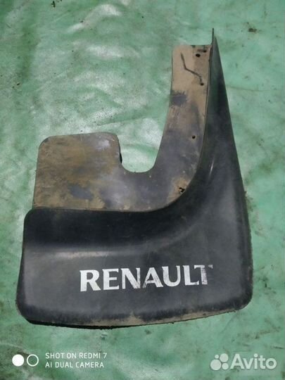 Брызговик задний правый Renault Logan