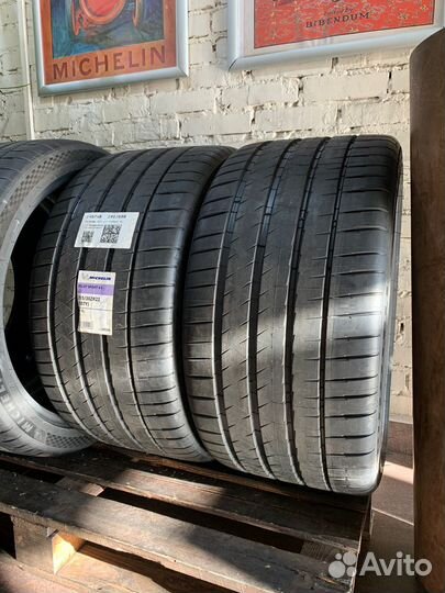 Michelin Pilot Sport 4 S 275/35 R22 и 315/30 R22 104Y