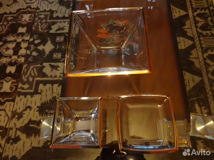 Комплект изысканной посуды