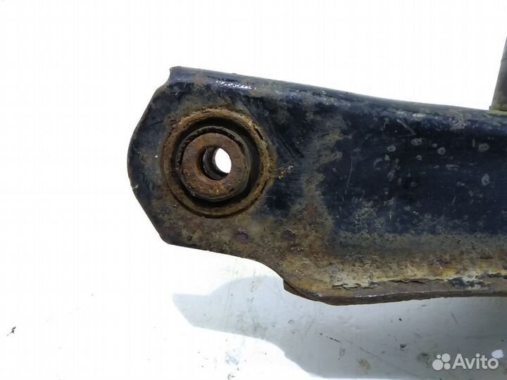 Рычаг задний нижний правый