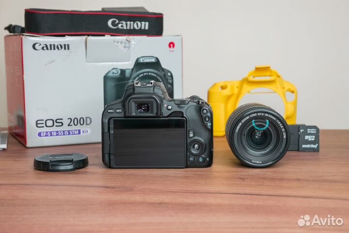 Фотоаппарат Canon 200D + 18-55 IS STM