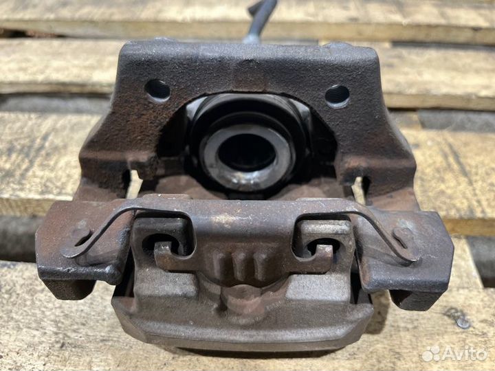 Суппорт тормозной задний левый Bmw X5 E70 N52B30