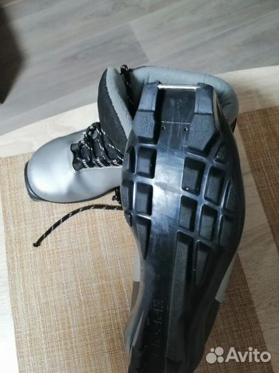 Лыжные ботинки классические