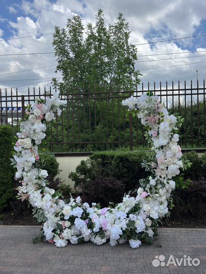 Круглая конструкция для фотозоны