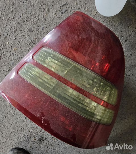 Задний фонарь toyota corolla 120