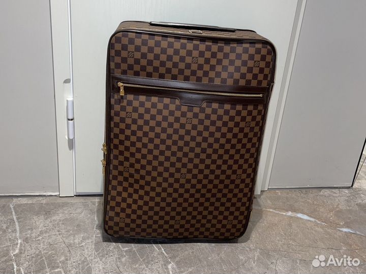 Чемодан на колесах Louis Vuitton