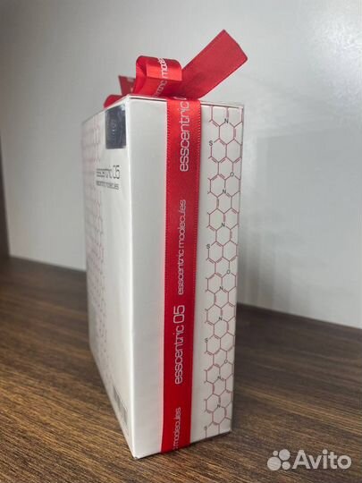 Molecule 05 Escentric Molecules