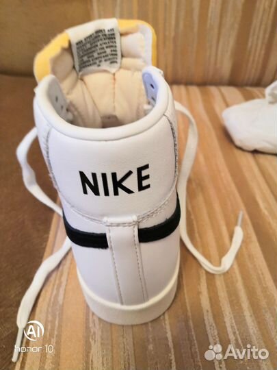 Кроссовки nike женские р38