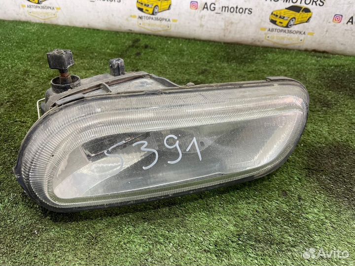 Фара противотуманная левая Peugeot 406 Пежо